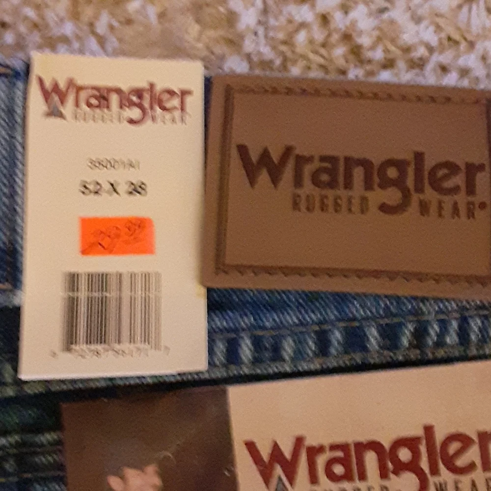 Wrangler Rugged Wear relaxed fit classic jean 5 pocket style NEW 52X28 MSRP $35…